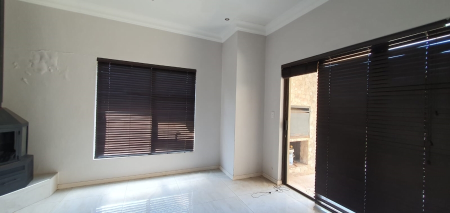 4 Bedroom Property for Sale in Doornkloof Gauteng