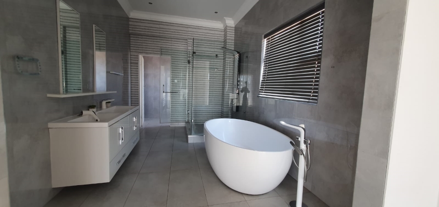 4 Bedroom Property for Sale in Doornkloof Gauteng