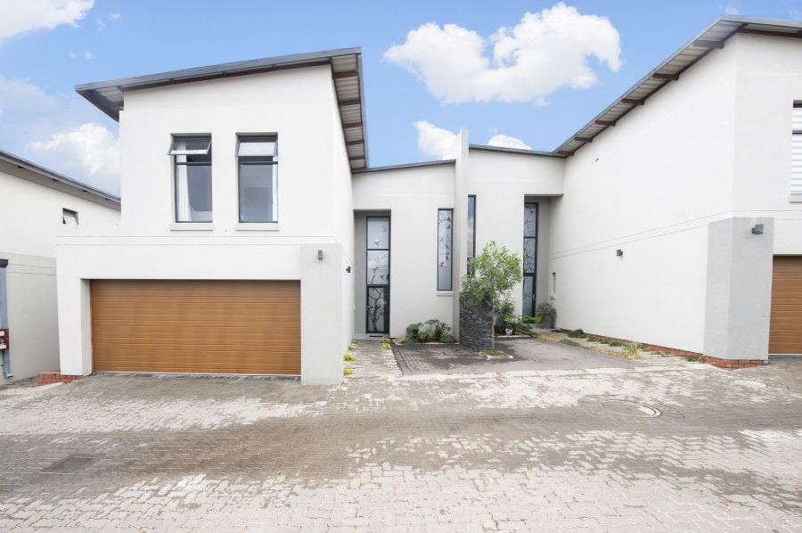 4 Bedroom Property for Sale in Crowthorne AH Gauteng