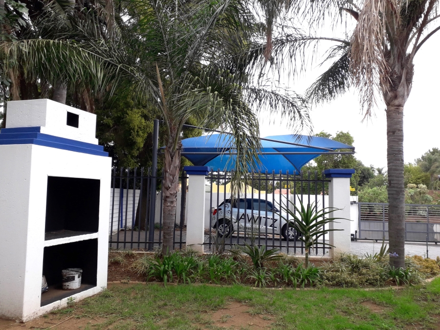 To Let Commercial Property for Rent in Rooihuiskraal Gauteng
