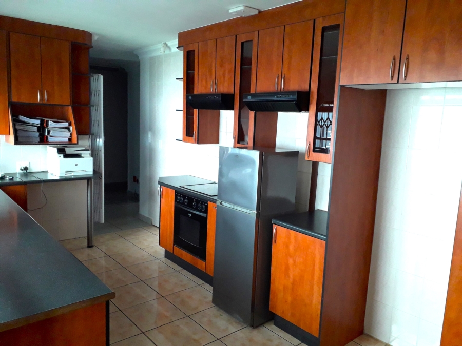 To Let Commercial Property for Rent in Rooihuiskraal Gauteng