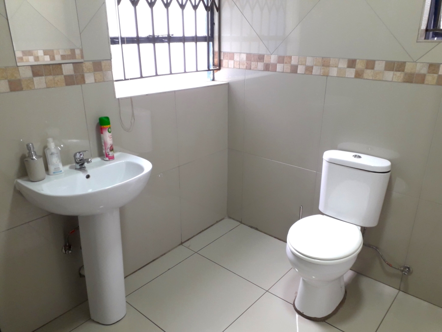 To Let Commercial Property for Rent in Rooihuiskraal Gauteng