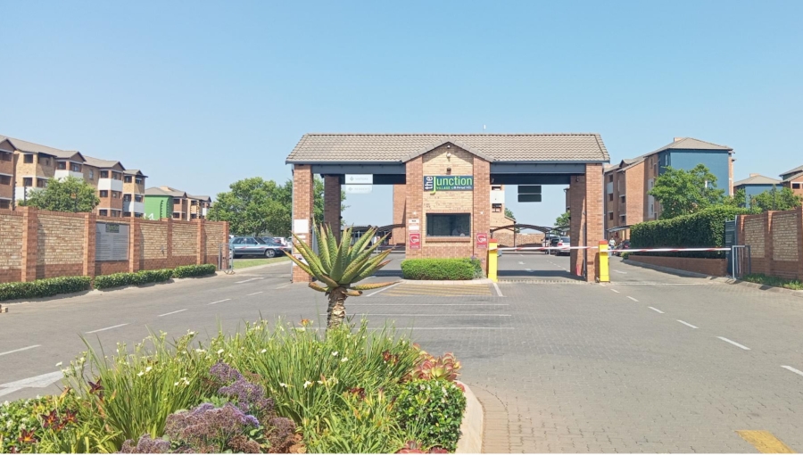 2 Bedroom Property for Sale in Heuweloord Gauteng