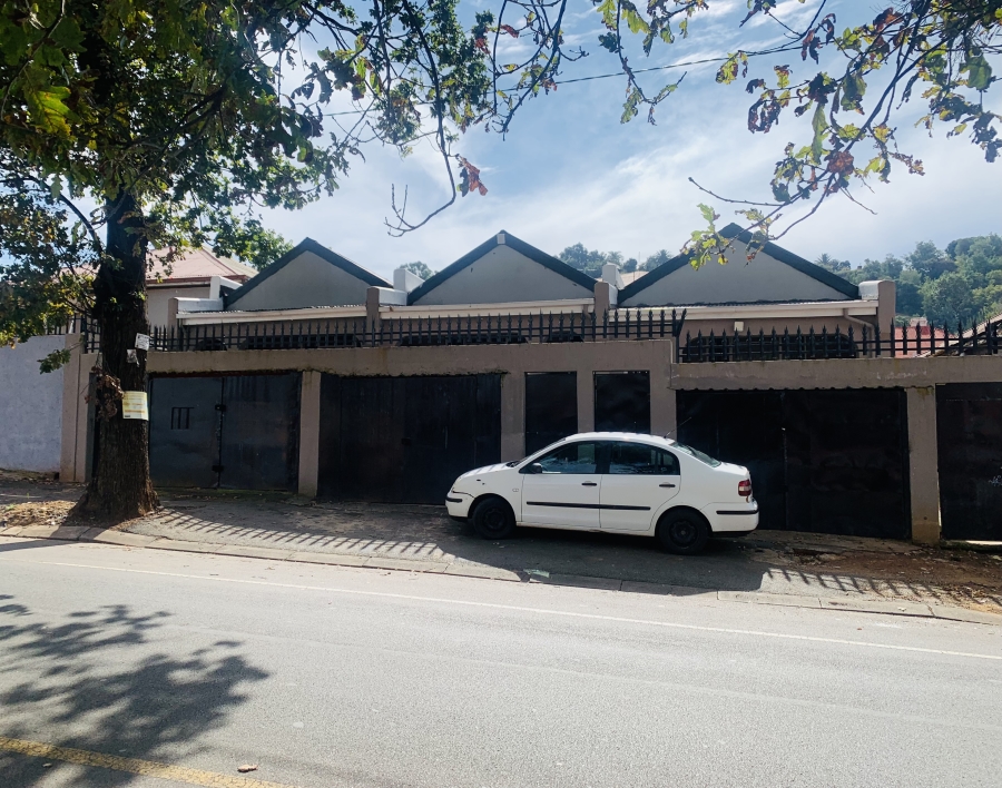 8 Bedroom Property for Sale in Observatory Gauteng