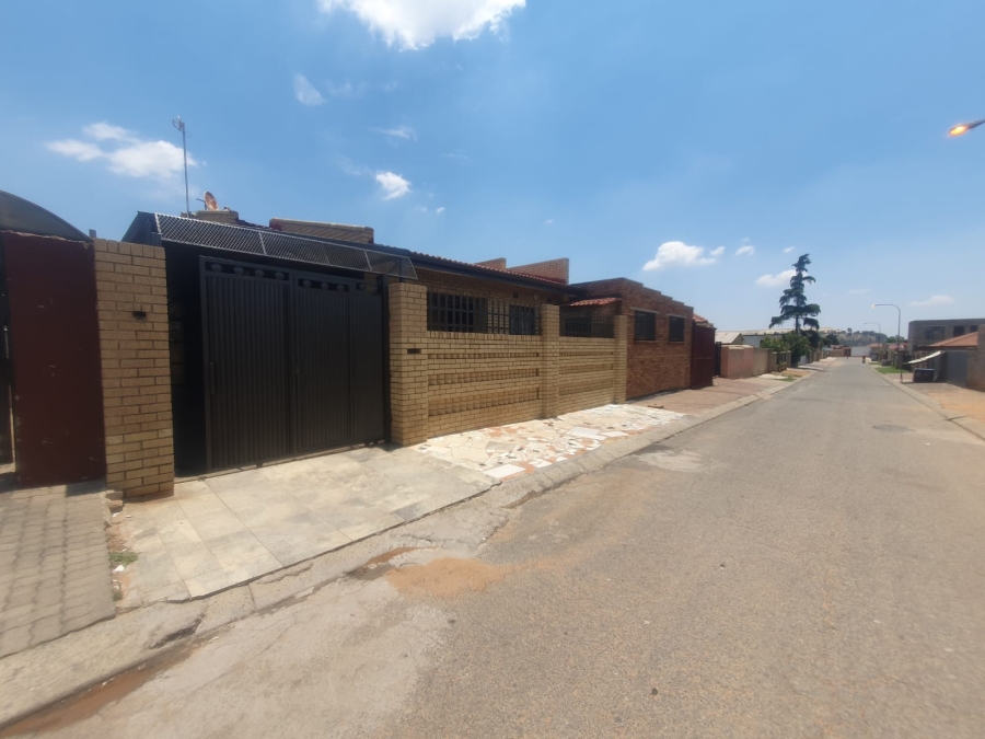 3 Bedroom Property for Sale in Diepkloof Zone 6 Gauteng
