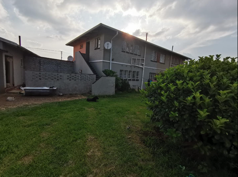 2 Bedroom Property for Sale in Crown Gardens Gauteng
