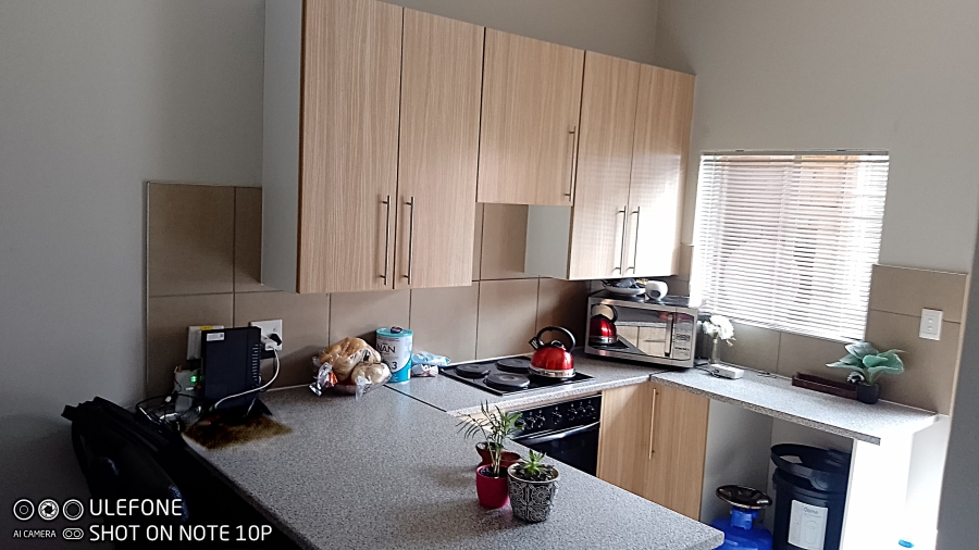 2 Bedroom Property for Sale in Monavoni Gauteng