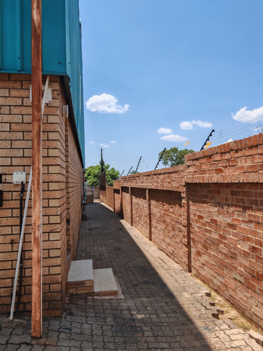 To Let Commercial Property for Rent in Hennopspark Gauteng