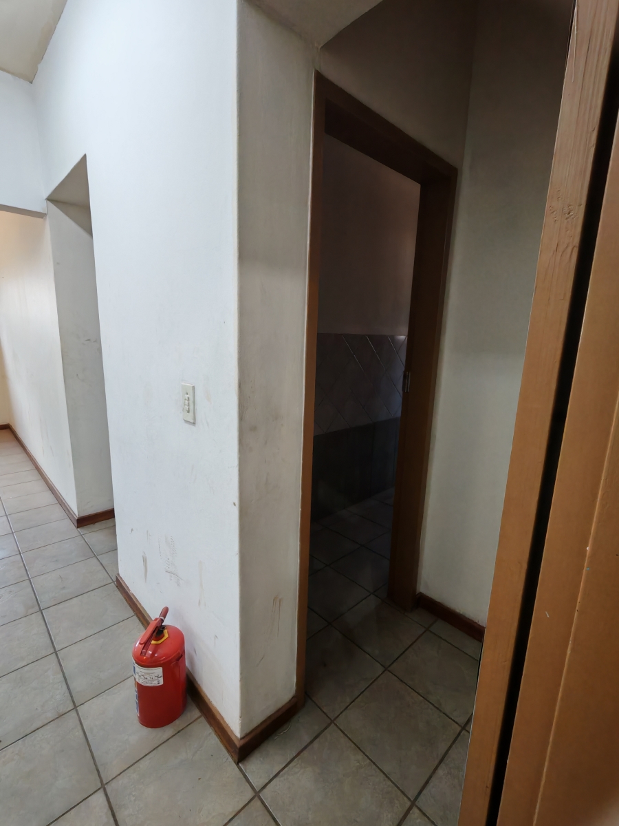 To Let Commercial Property for Rent in Hennopspark Gauteng