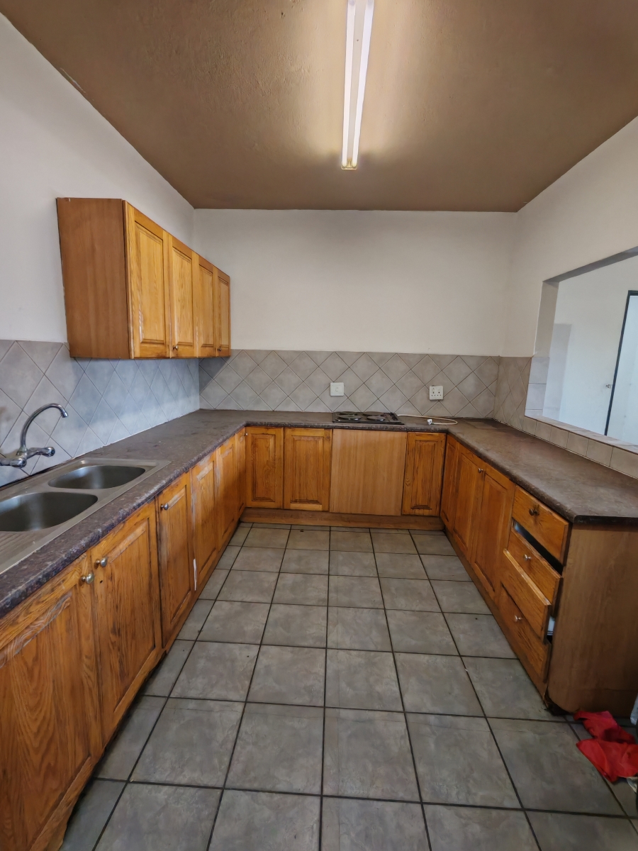 To Let Commercial Property for Rent in Hennopspark Gauteng