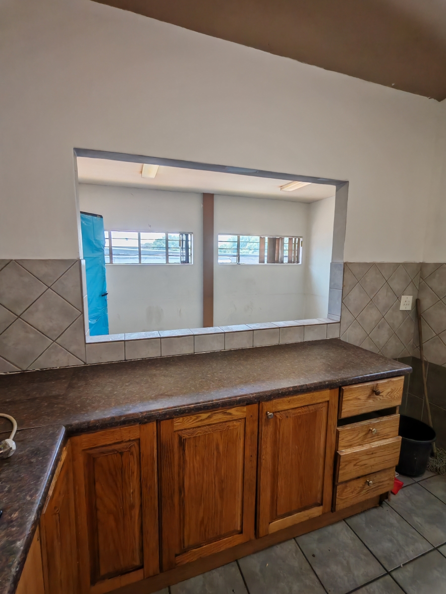 To Let Commercial Property for Rent in Hennopspark Gauteng