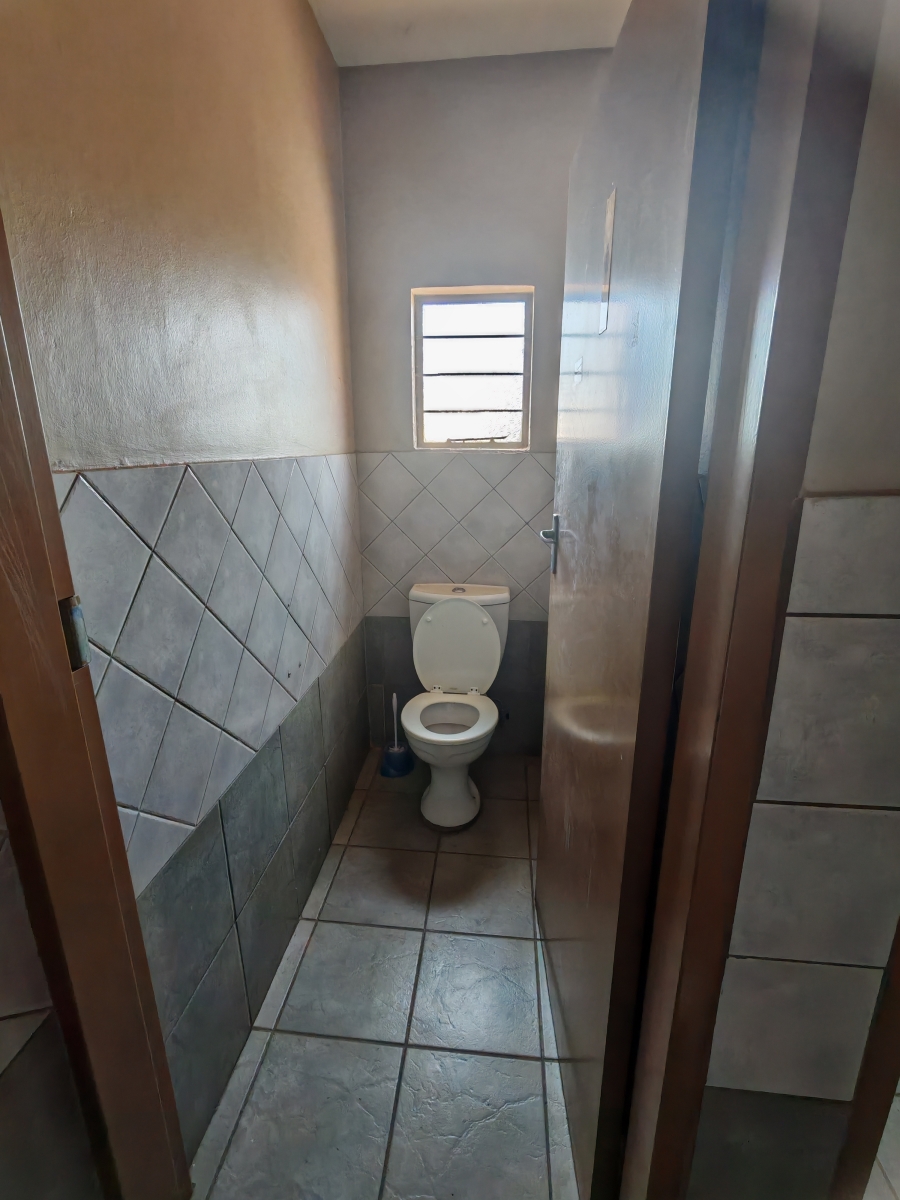 To Let Commercial Property for Rent in Hennopspark Gauteng
