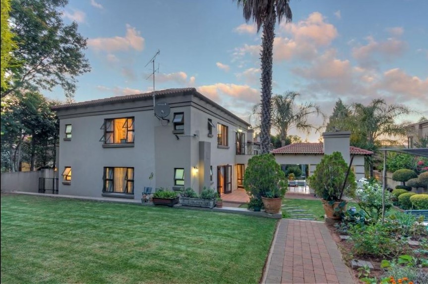 5 Bedroom Property for Sale in Blue Valley Golf Estate Gauteng