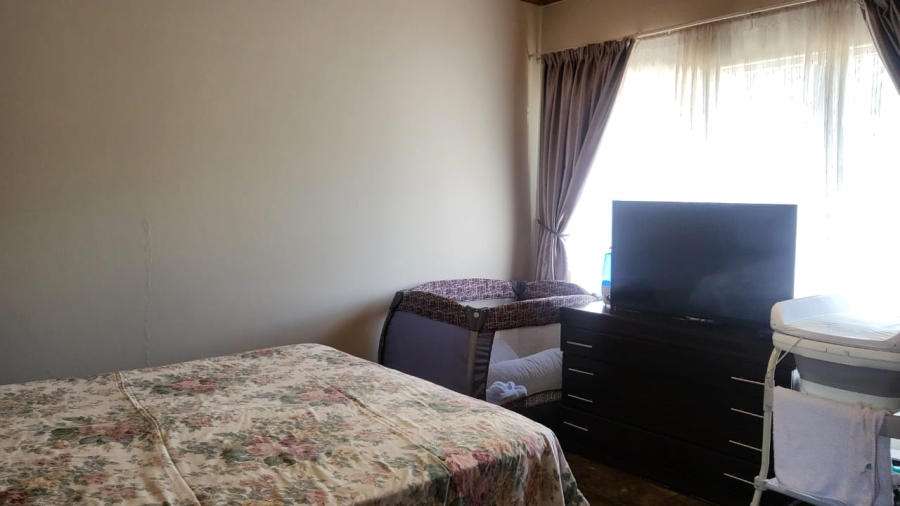 4 Bedroom Property for Sale in Wilro Park Gauteng