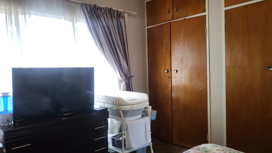 4 Bedroom Property for Sale in Wilro Park Gauteng