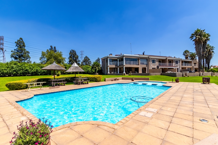 2 Bedroom Property for Sale in Rivierra Villas Gauteng