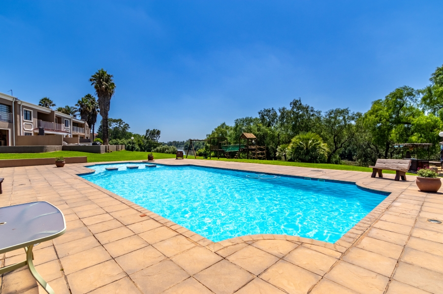 2 Bedroom Property for Sale in Rivierra Villas Gauteng