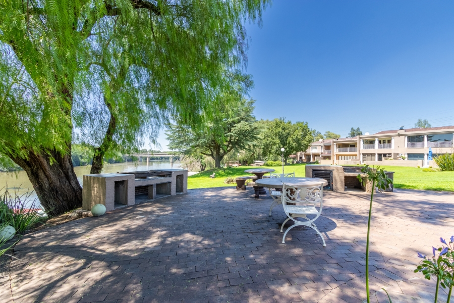 2 Bedroom Property for Sale in Rivierra Villas Gauteng