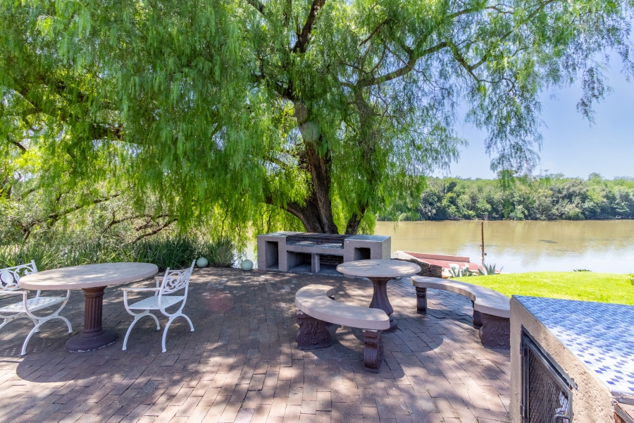 2 Bedroom Property for Sale in Rivierra Villas Gauteng