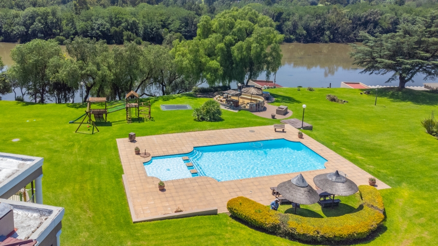 2 Bedroom Property for Sale in Rivierra Villas Gauteng