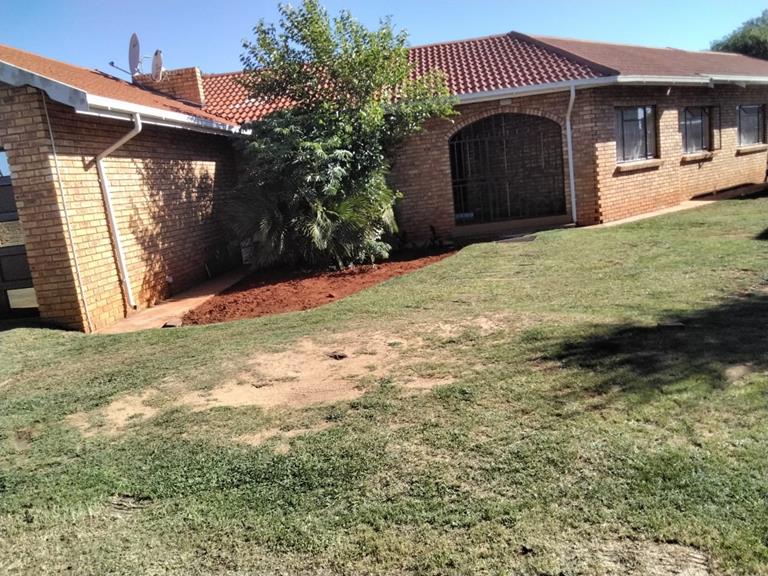 4 Bedroom Property for Sale in Westonaria Gauteng