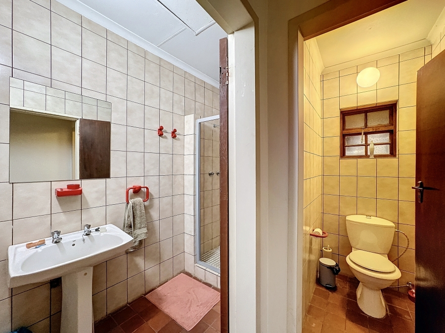 7 Bedroom Property for Sale in Zwavelpoort Gauteng