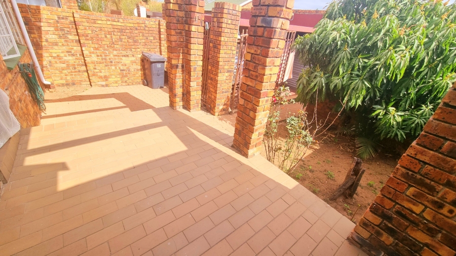 2 Bedroom Property for Sale in Halfway Gardens Gauteng