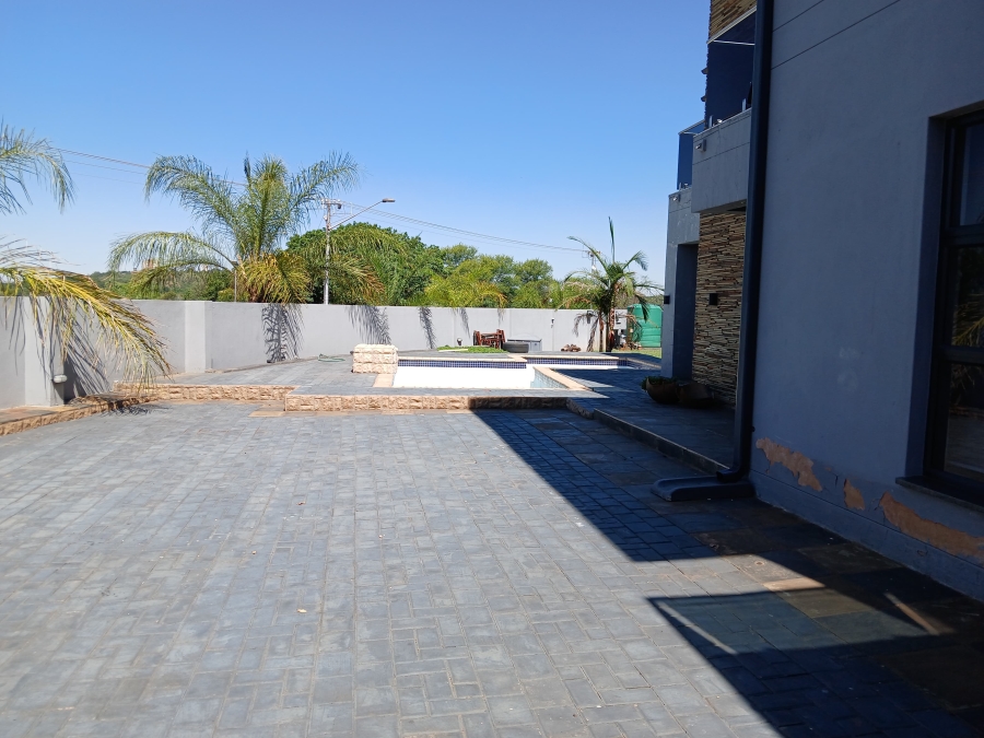 5 Bedroom Property for Sale in Val de Grace Gauteng