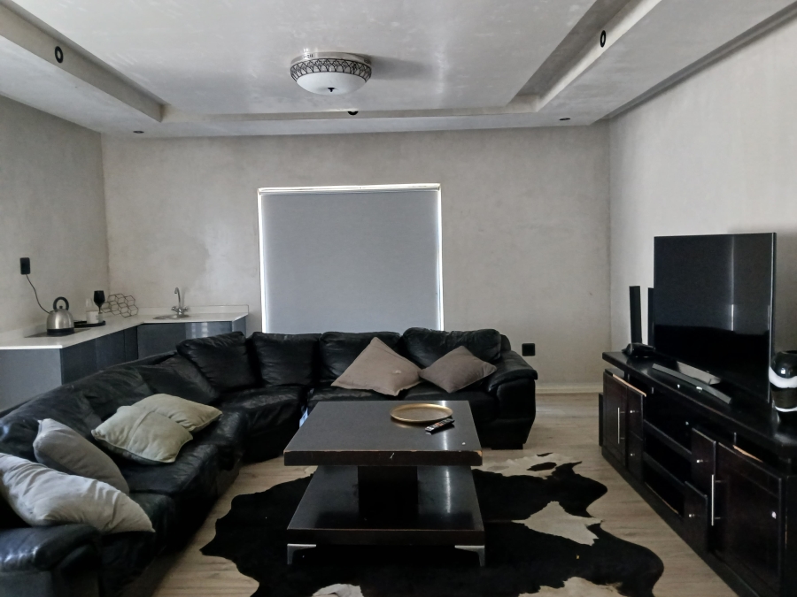 5 Bedroom Property for Sale in Val de Grace Gauteng