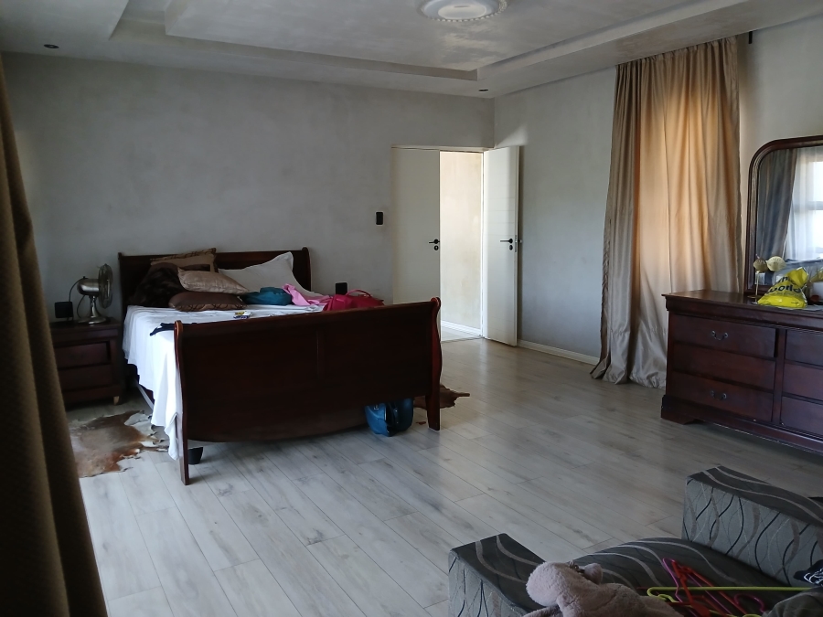 5 Bedroom Property for Sale in Val de Grace Gauteng