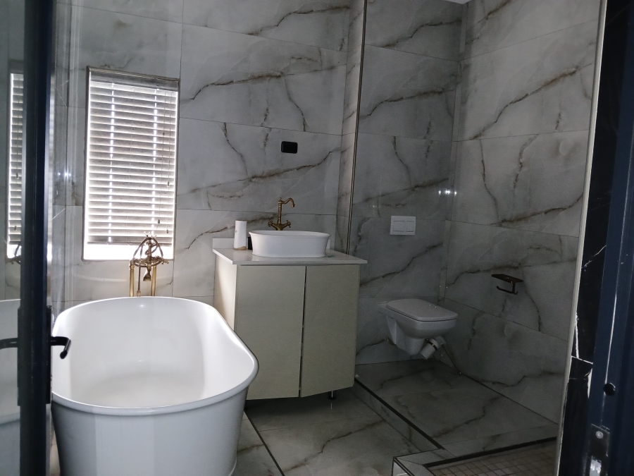 5 Bedroom Property for Sale in Val de Grace Gauteng