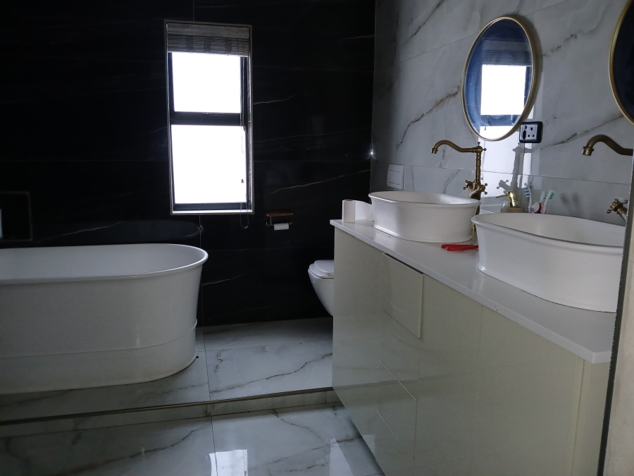 5 Bedroom Property for Sale in Val de Grace Gauteng