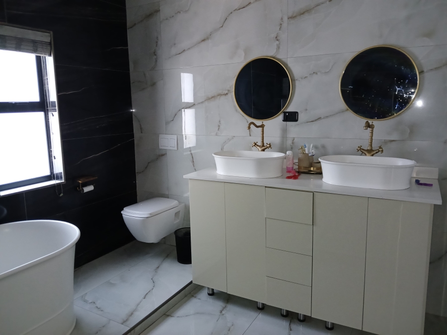 5 Bedroom Property for Sale in Val de Grace Gauteng