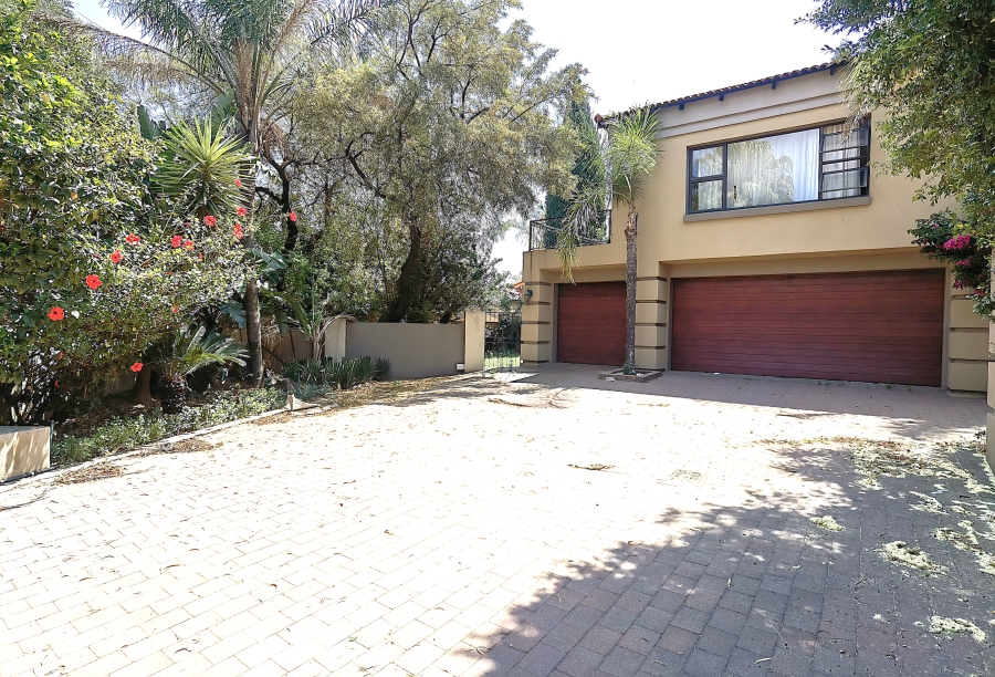 To Let 5 Bedroom Property for Rent in Blue Valley Golf Estate Gauteng
