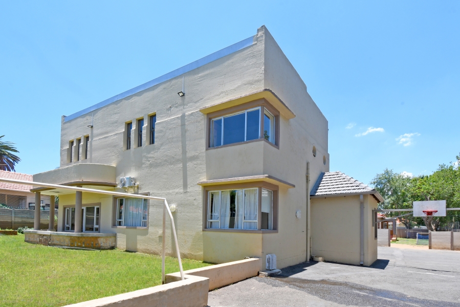 10 Bedroom Property for Sale in Highlands North Gauteng