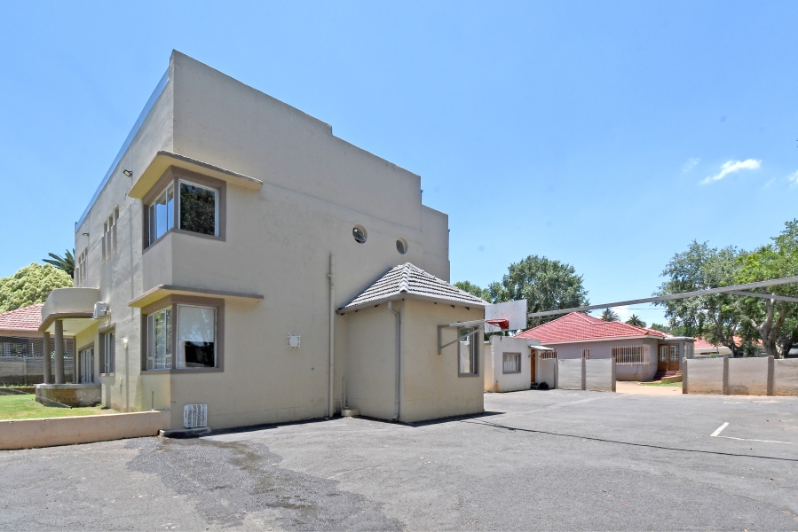 10 Bedroom Property for Sale in Highlands North Gauteng