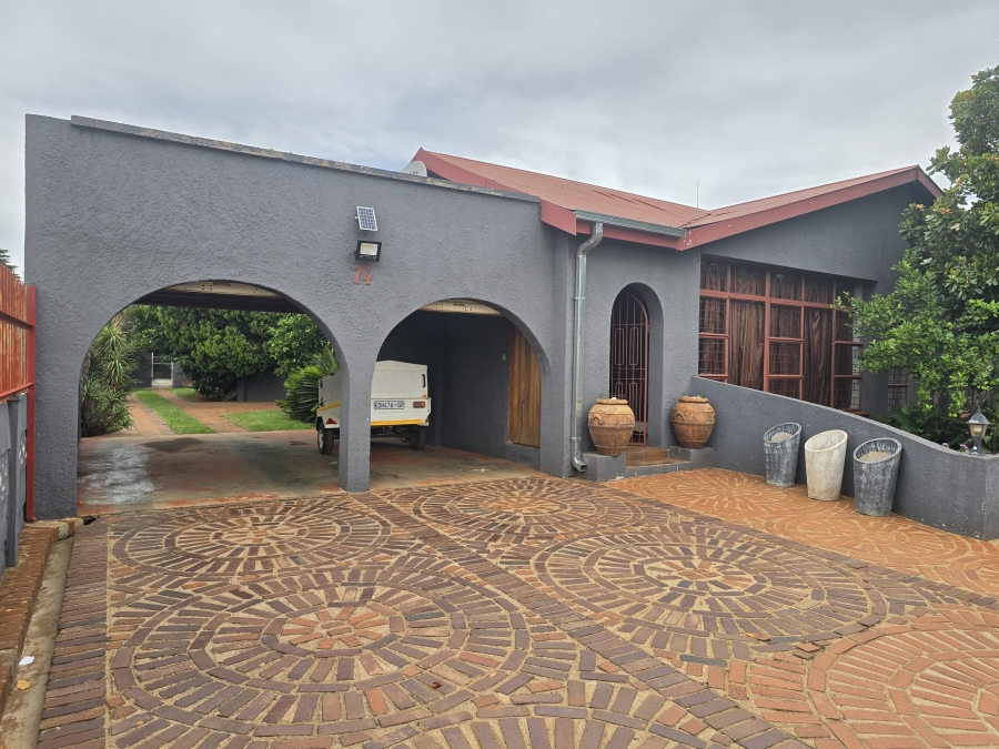 4 Bedroom Property for Sale in Oberholzer Gauteng