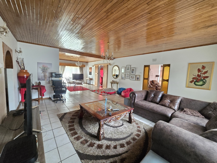 4 Bedroom Property for Sale in Oberholzer Gauteng