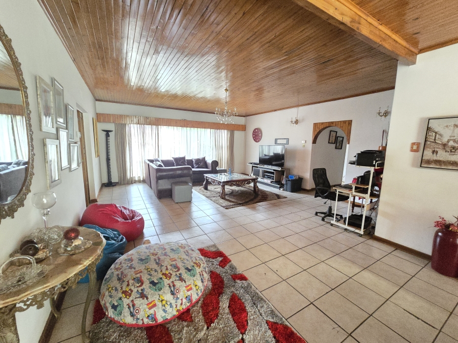 4 Bedroom Property for Sale in Oberholzer Gauteng