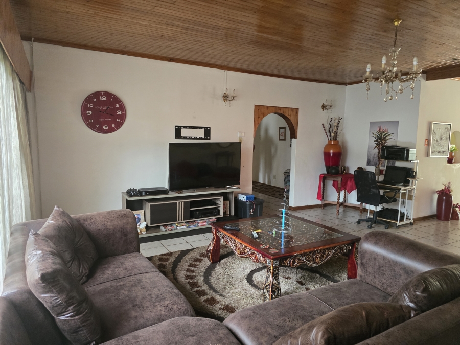 4 Bedroom Property for Sale in Oberholzer Gauteng