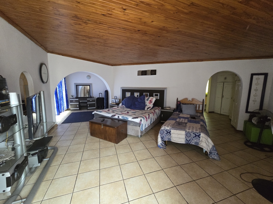 4 Bedroom Property for Sale in Oberholzer Gauteng