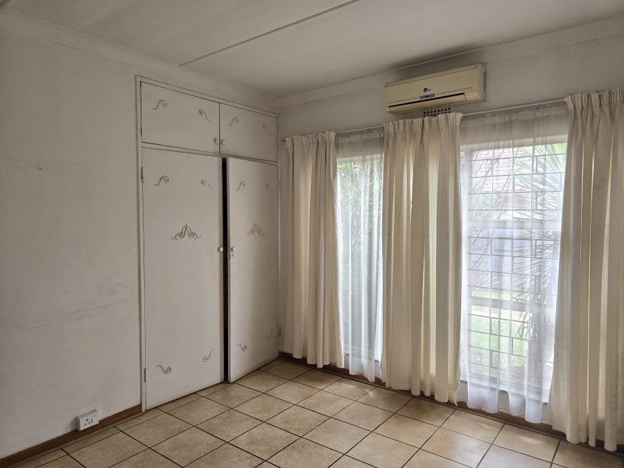 4 Bedroom Property for Sale in Oberholzer Gauteng