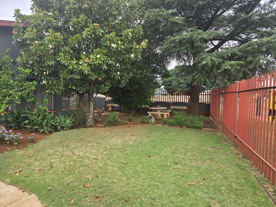 4 Bedroom Property for Sale in Oberholzer Gauteng