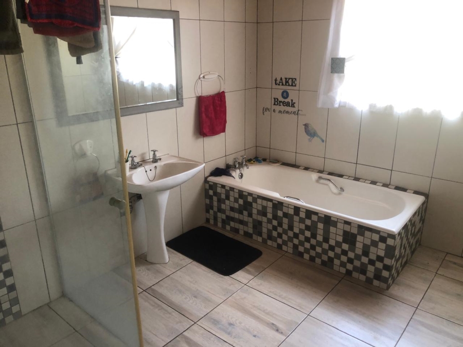 3 Bedroom Property for Sale in Van Der Westhuizen Gauteng