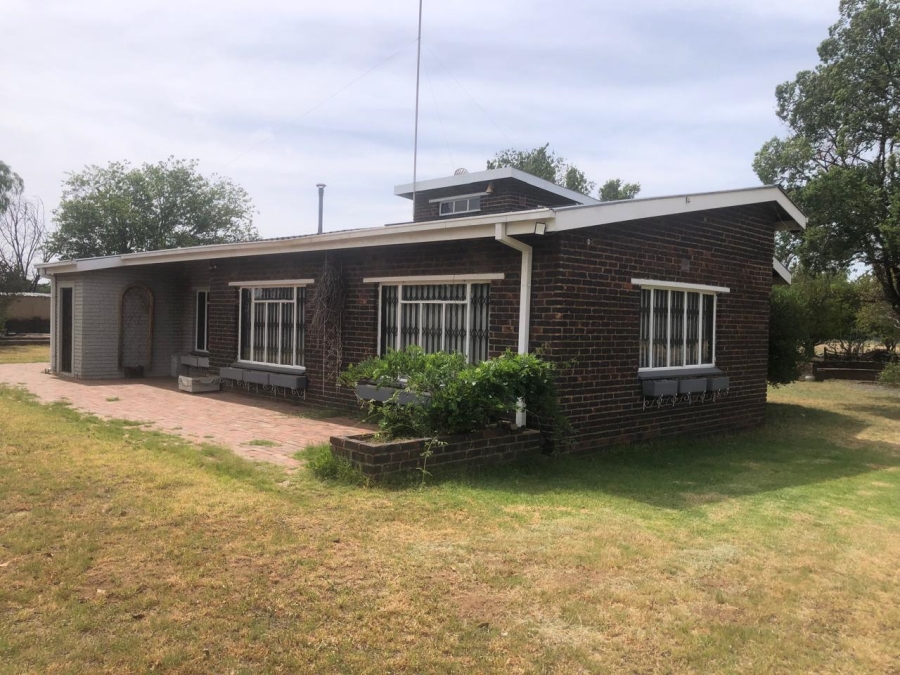 3 Bedroom Property for Sale in Van Der Westhuizen Gauteng
