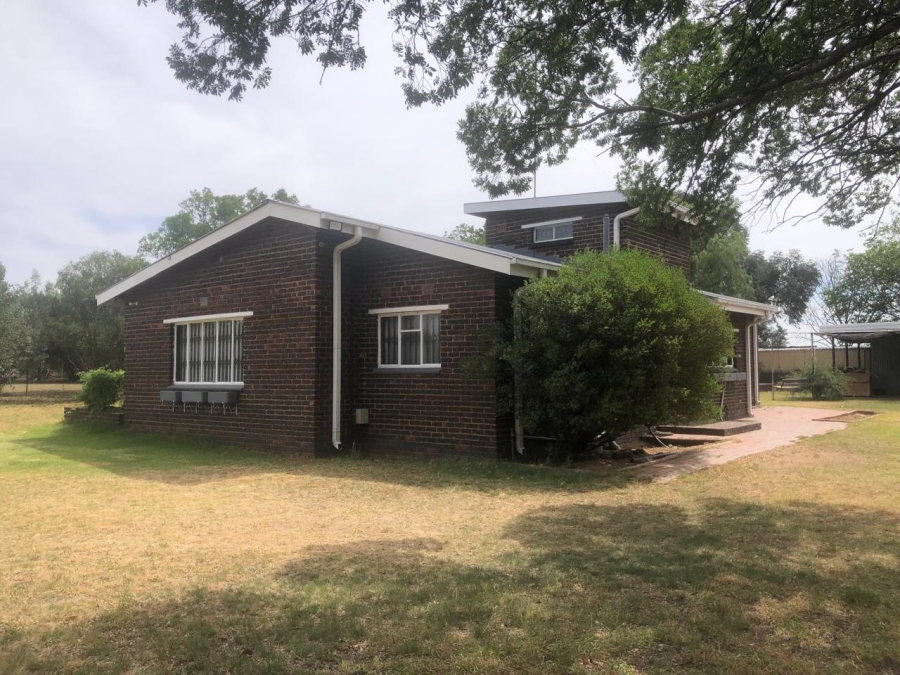 3 Bedroom Property for Sale in Van Der Westhuizen Gauteng