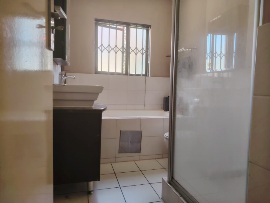 2 Bedroom Property for Sale in Noordwyk Gauteng