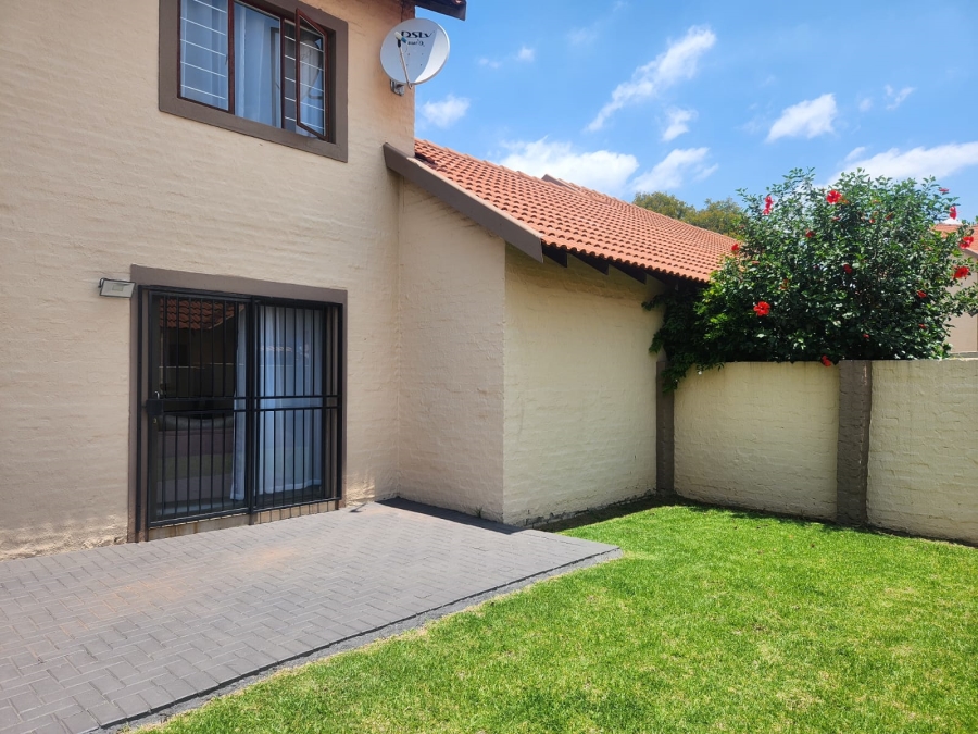 2 Bedroom Property for Sale in Noordwyk Gauteng