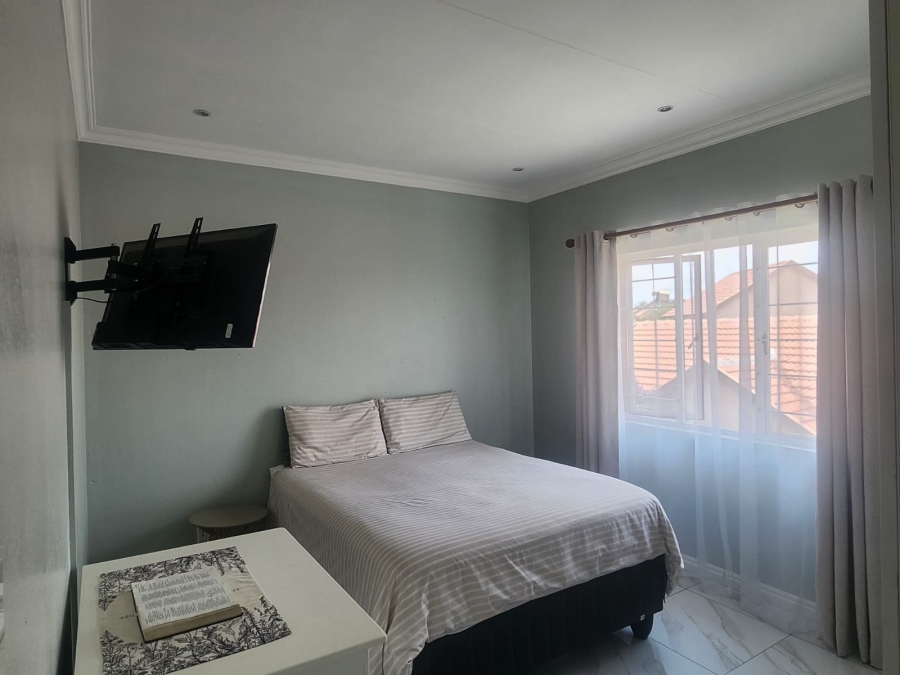 2 Bedroom Property for Sale in Noordwyk Gauteng