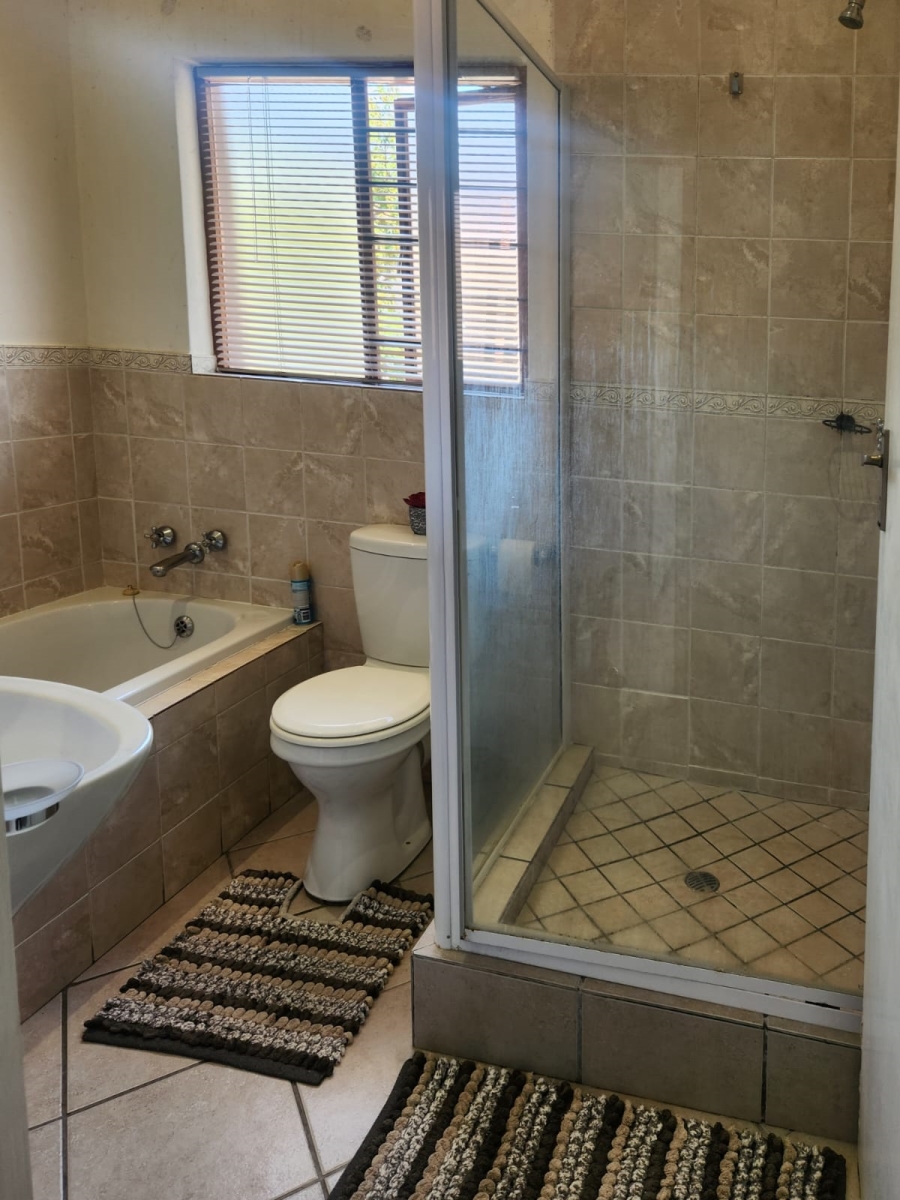 2 Bedroom Property for Sale in Noordwyk Gauteng